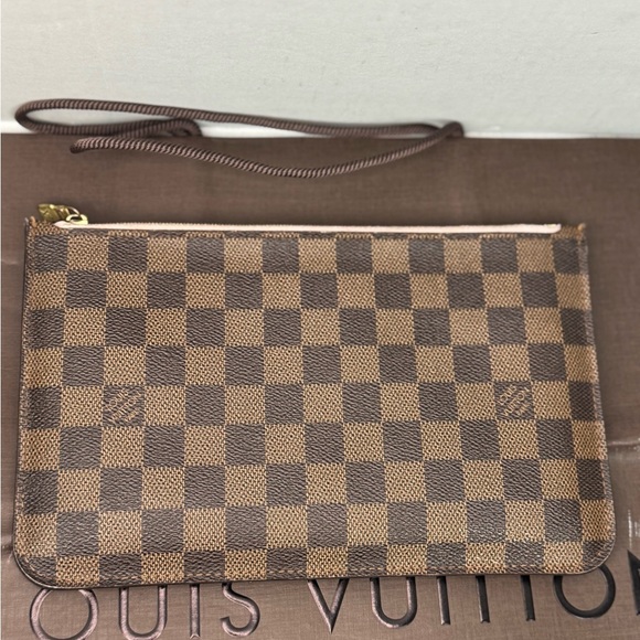 Louis Vuitton Authentic Damier Ebene Neverfull MM Pochette - Picture 5 of 13